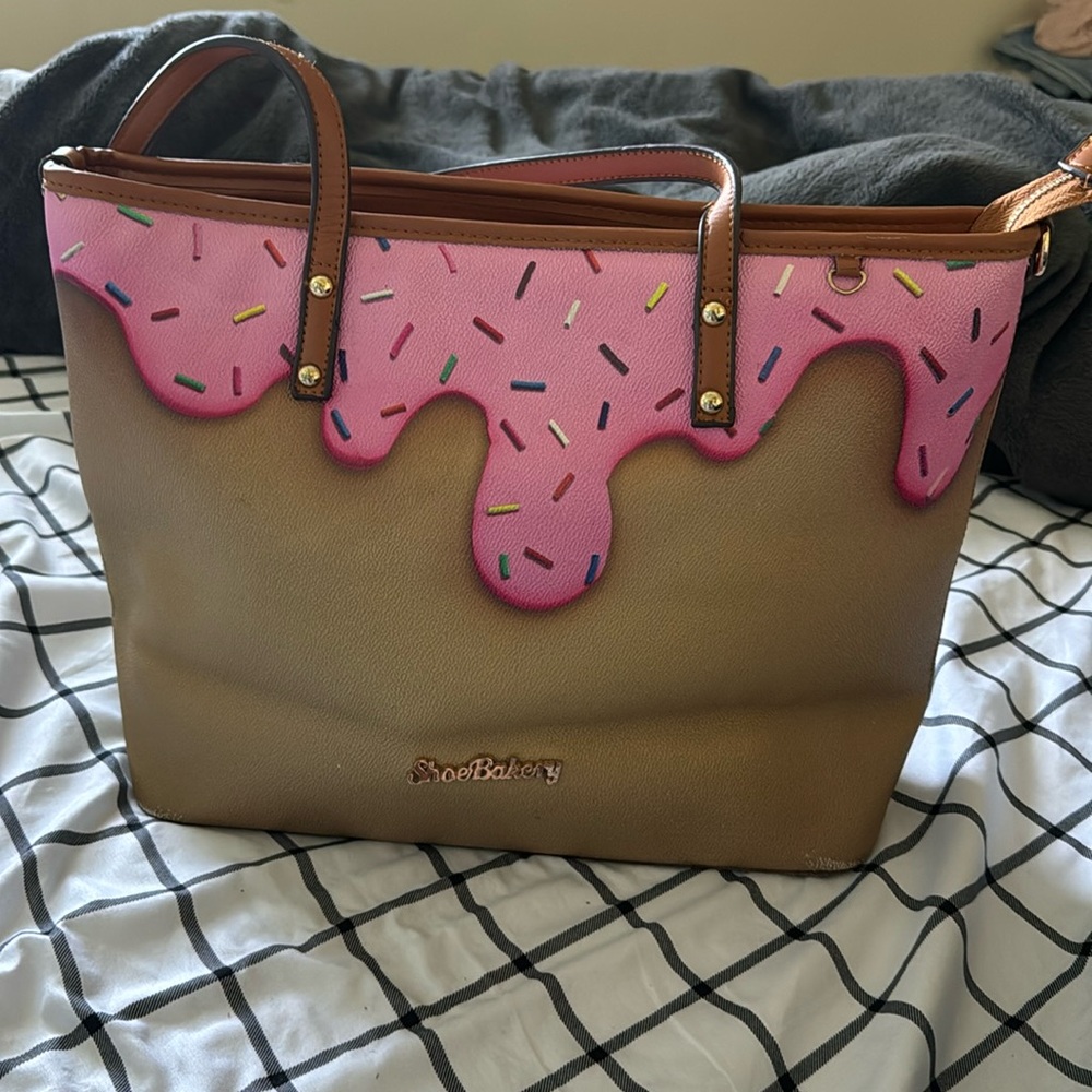beautiful bag from the Shoe Bakery brand! spacious! has some details